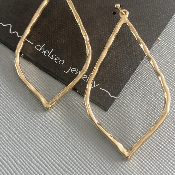 NEW Goldtone Earrings - Picture 4 of 4